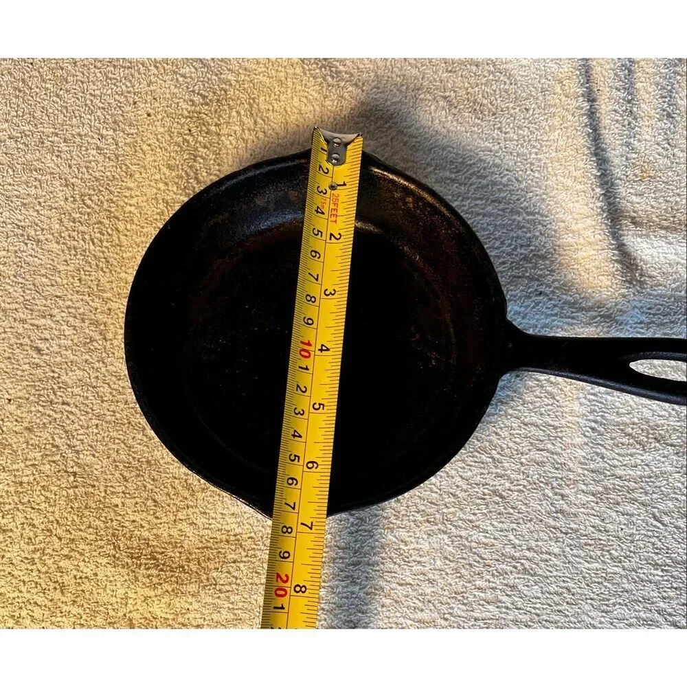 VINTAGE CAST IRON CLASSIC SKILLET 4  Made in KOREA